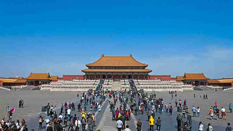 Hall of Supreme Harmony, Forbidden City, Beijing, with tourists 2, tags: der und - CC BY-SA